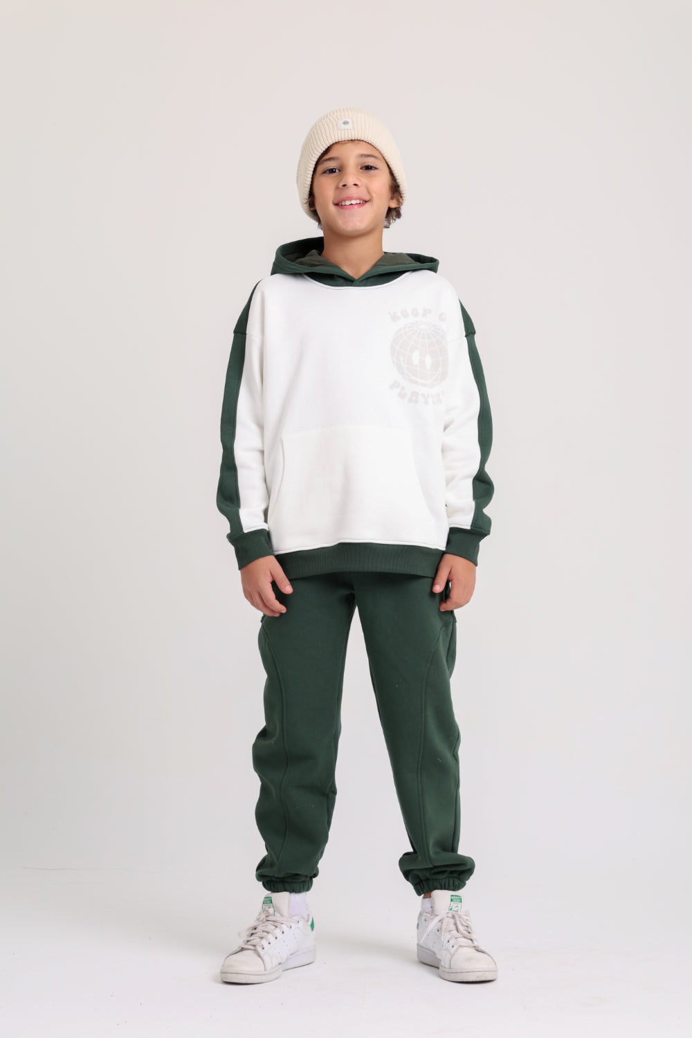 boys cotton hoodie – offwihte & olive with "keep on playing" print