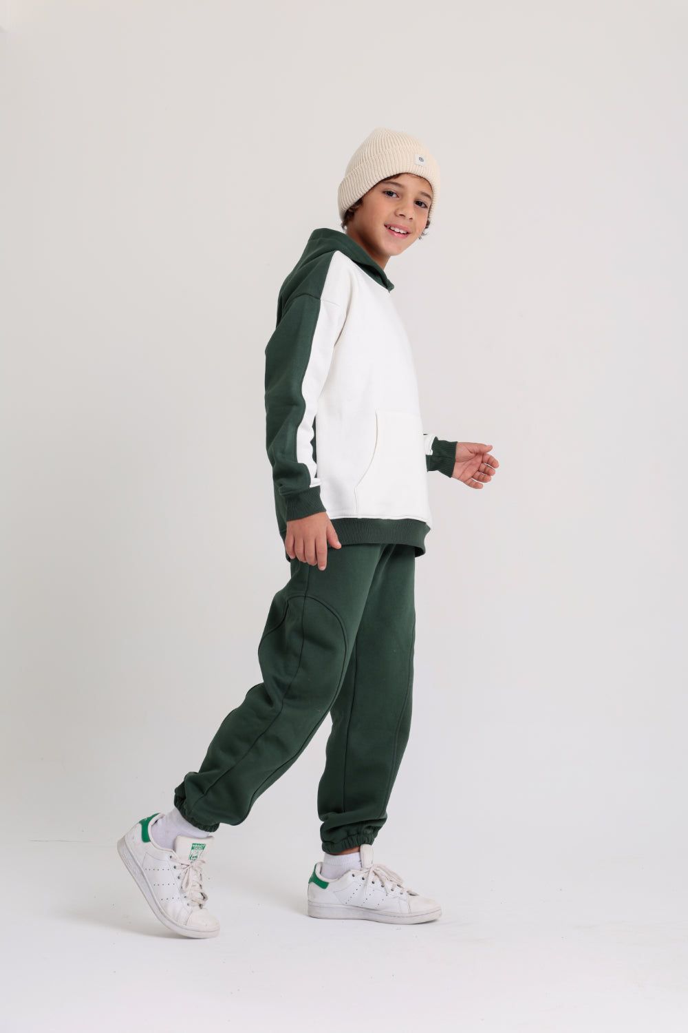 boys cotton hoodie – offwihte & olive with "keep on playing" print
