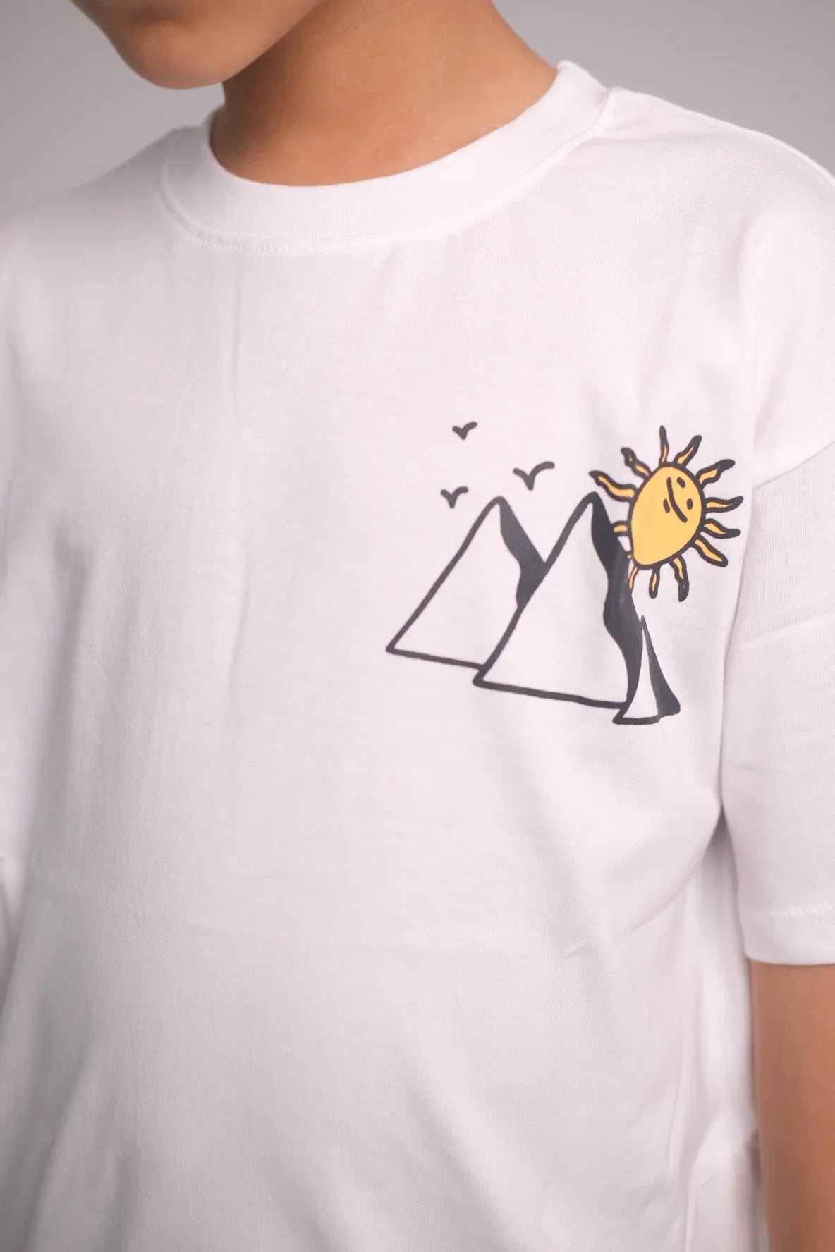 unisex "pyramids" short-sleeved t-shirt – white - playmore