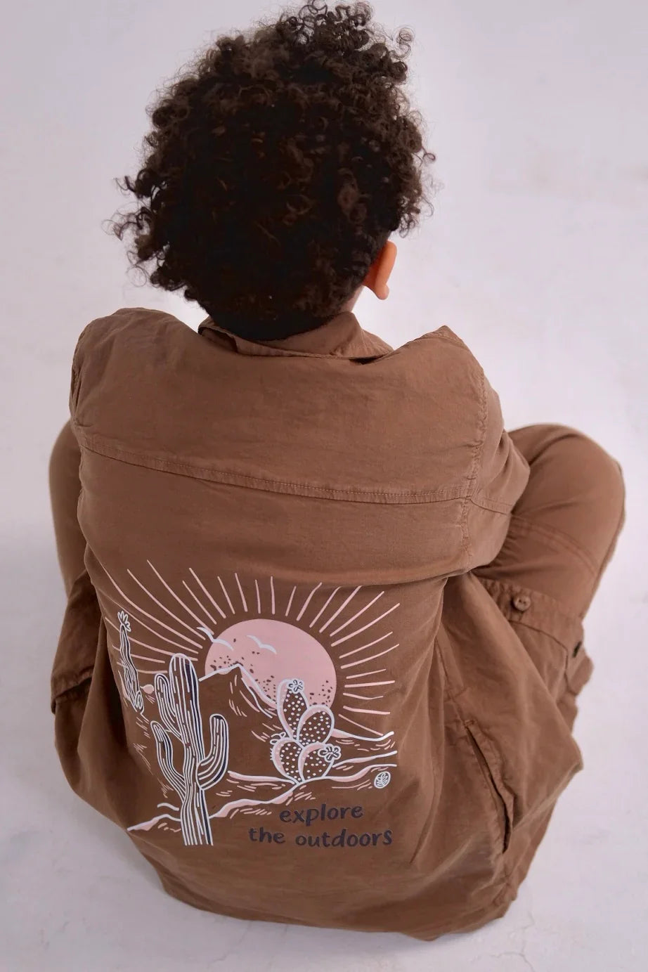 unisex "explore the outdoors" gabardine shirt – brown - playmore