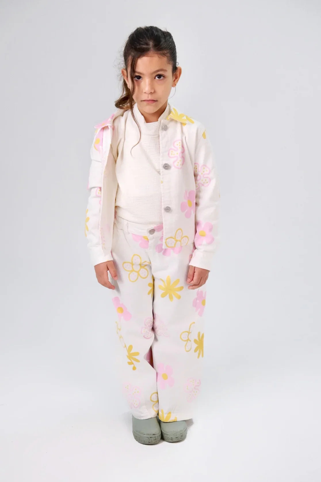 girls printed gabardine pants – offwhite with flowers - playmore