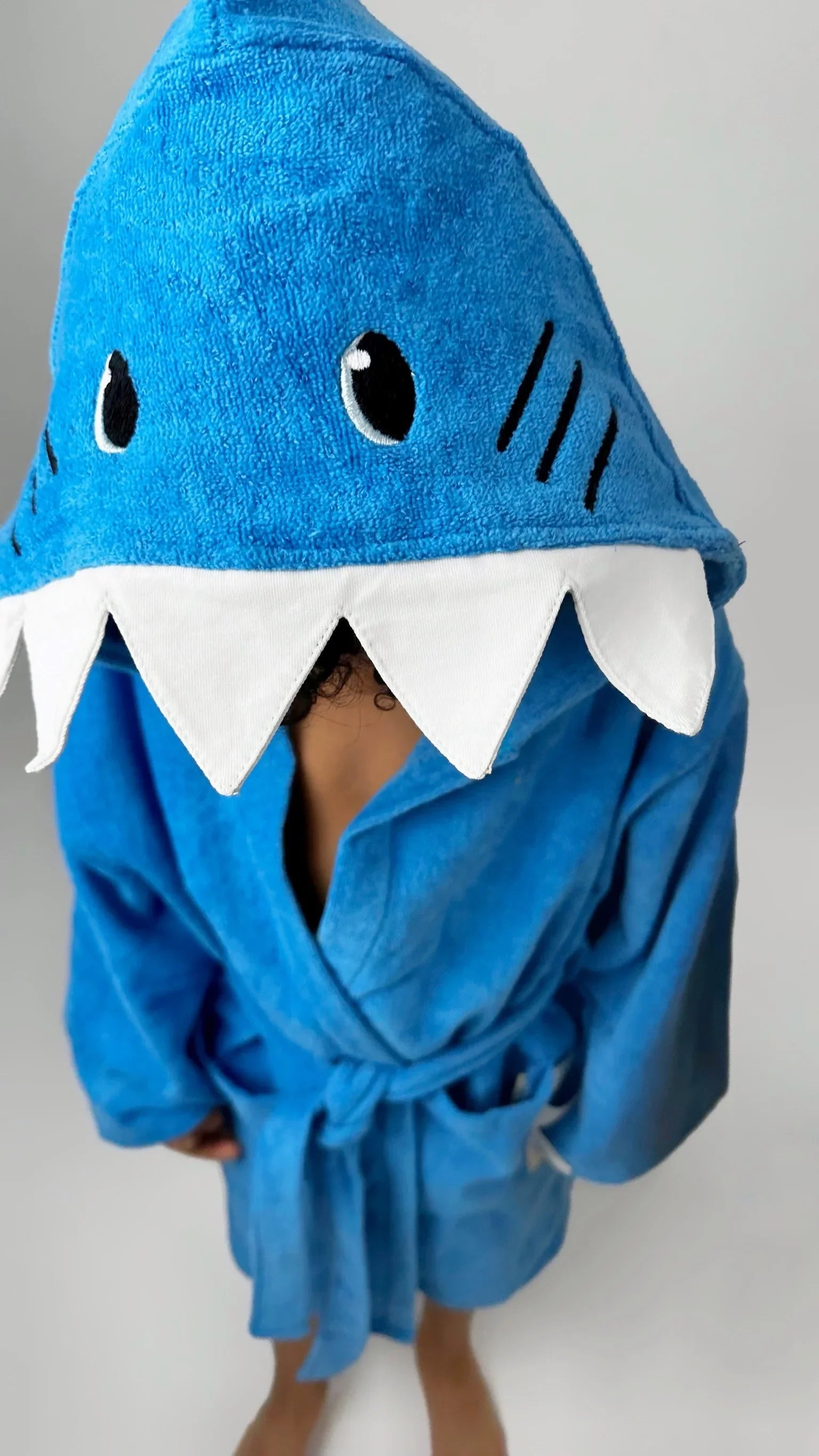 unisex kids swim robe – blue shark - playmore