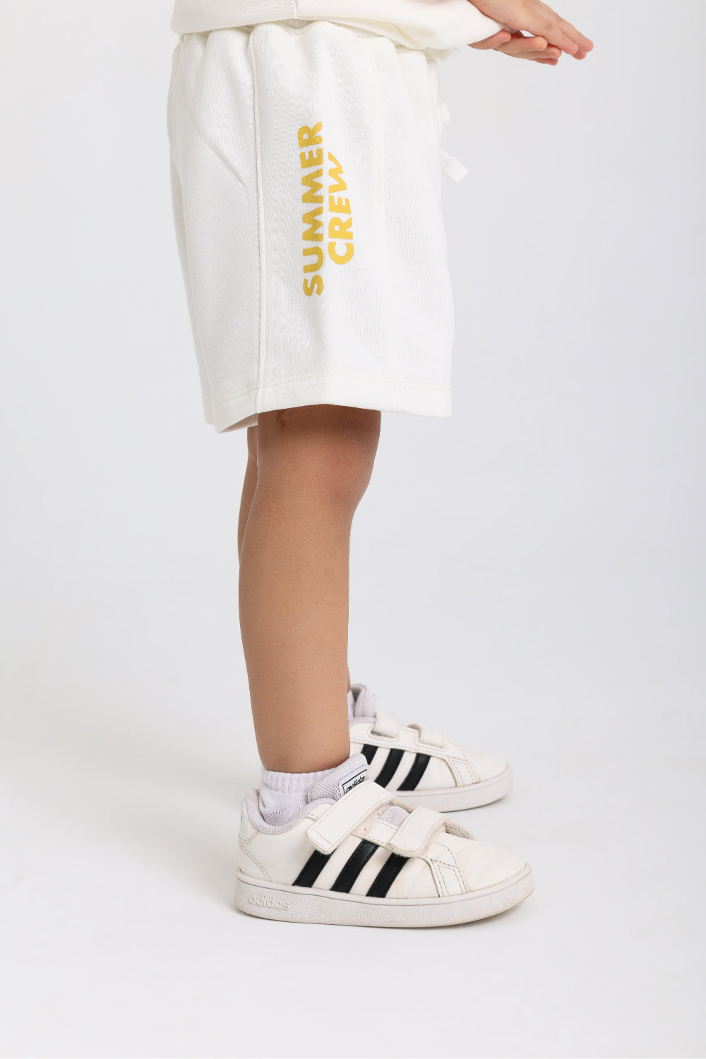 unisex baby cotton short – off-white with "summer crew" print