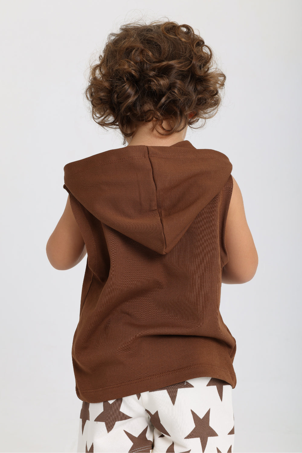 baby boys cotton hooded sleeveless t-shirt – brown with "star athlete" print