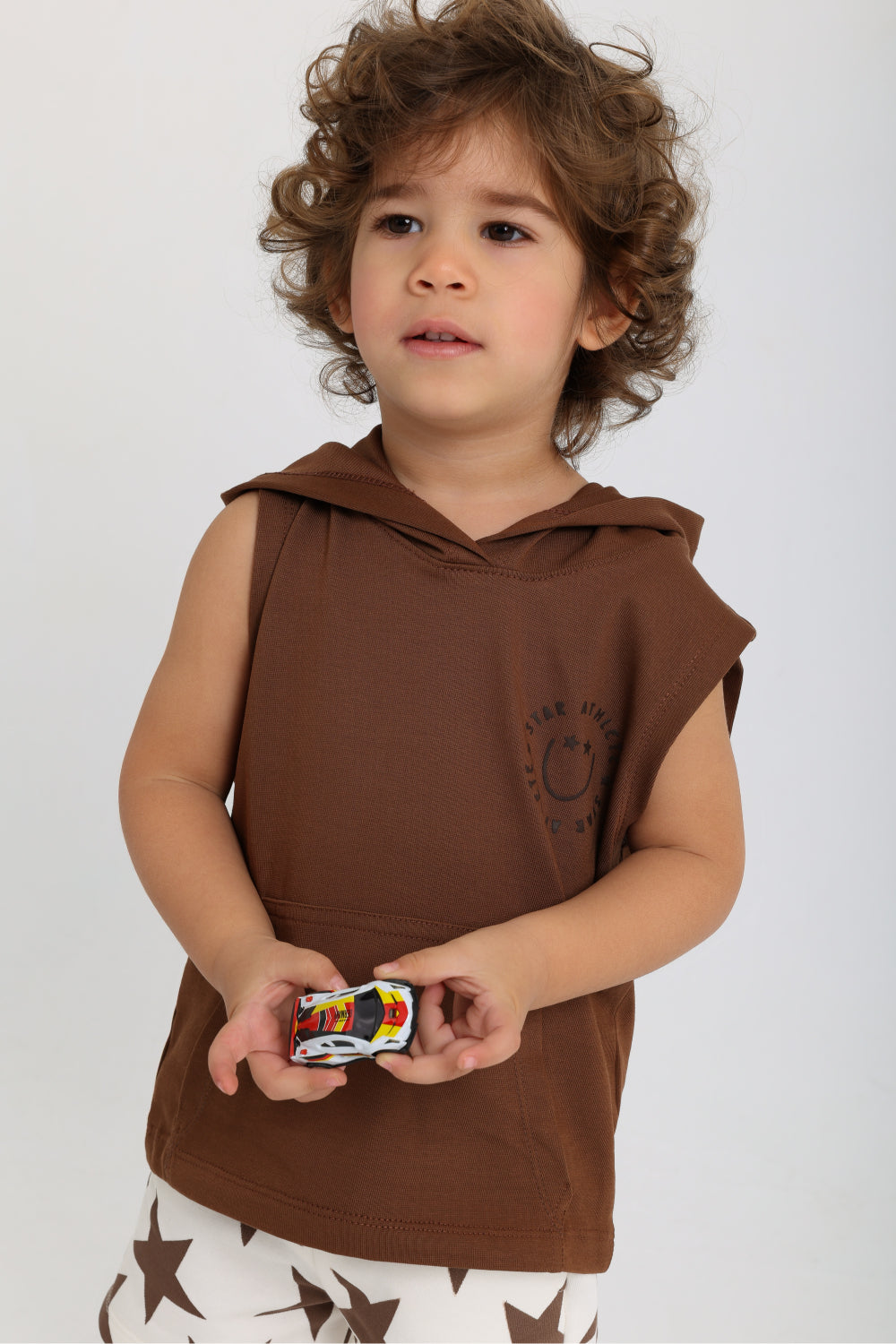 baby boys cotton hooded sleeveless t-shirt – brown with "star athlete" print